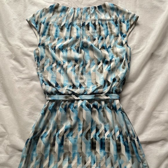 Guess Blue and White Geometric Belted Dress, Size 6 - Picture 10 of 10